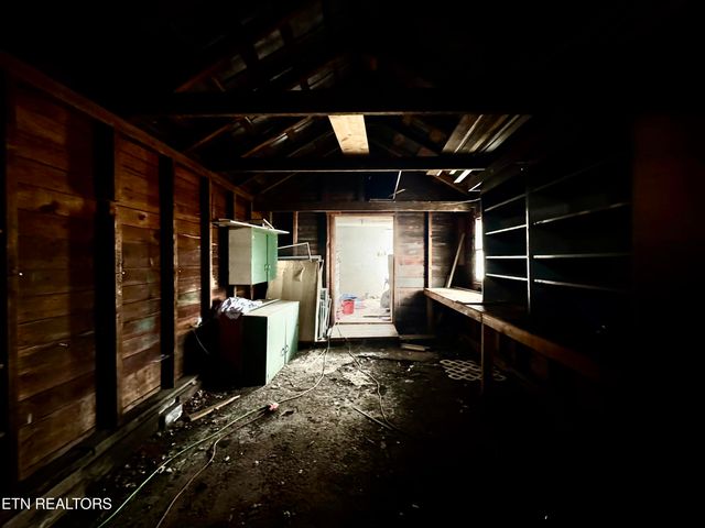 101 E Maire Ave, Clinton, TN 37716