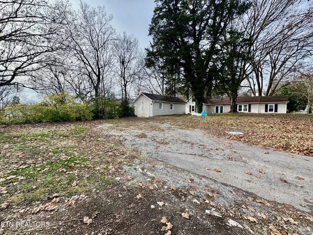 101 E Maire Ave, Clinton, TN 37716