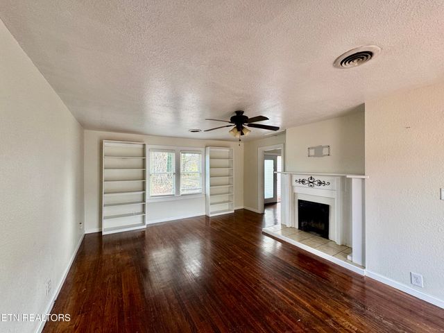 101 E Maire Ave, Clinton, TN 37716