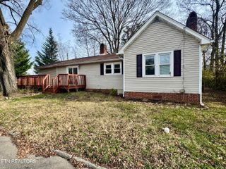 101 E Maire Ave, Clinton, TN 37716