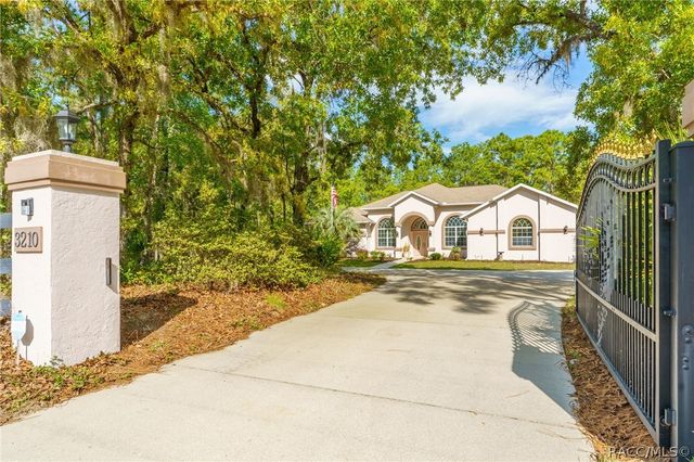 3210 N Reno Way, Beverly Hills, FL 34465