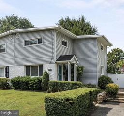 10607 MAPLE ST, Fairfax, VA 22030
