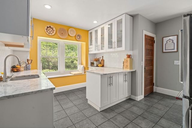 11 Curve Street, Sherborn, MA 01770