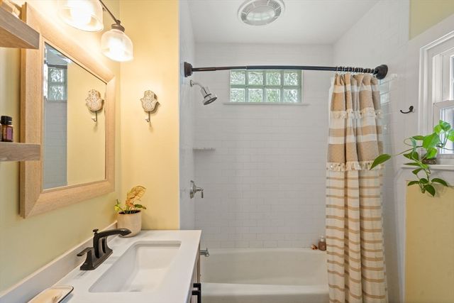 11 Curve Street, Sherborn, MA 01770