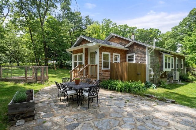 11 Curve Street, Sherborn, MA 01770