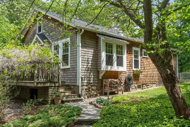 11 Curve Street, Sherborn, MA 01770