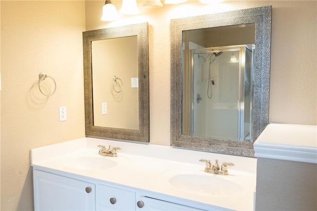 1608 Diana DR, Round Rock, TX 78664