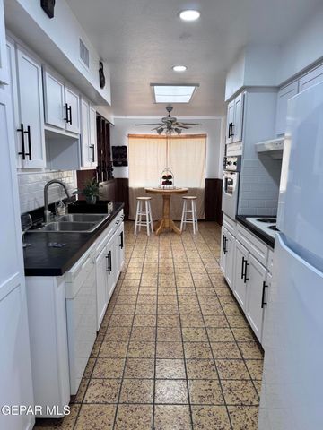 10304 BLACKWOOD Avenue, El Paso, TX 79925