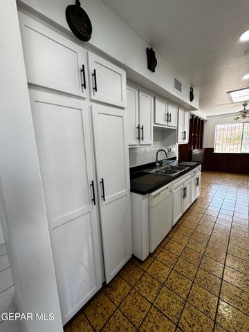 10304 BLACKWOOD Avenue, El Paso, TX 79925