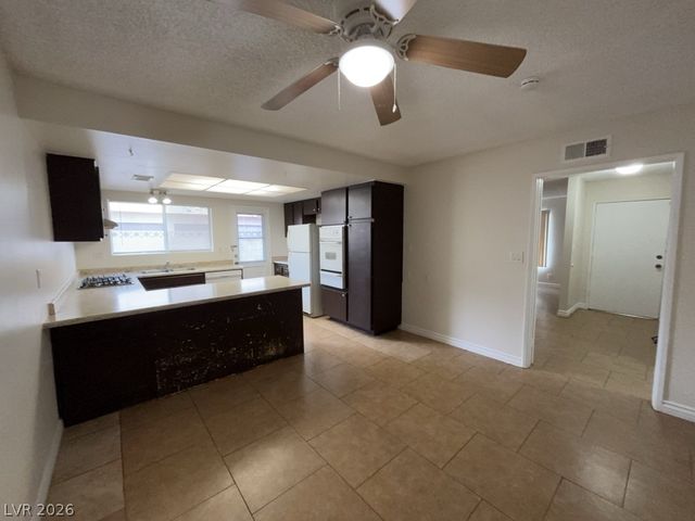 2938 Karen 1, Las Vegas, NV 89121