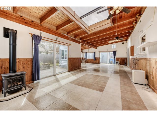 12706 Se LONG St, Portland, OR 97236