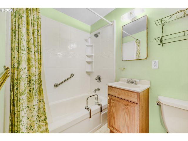 12706 Se LONG St, Portland, OR 97236