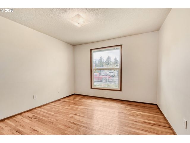 12706 Se LONG St, Portland, OR 97236