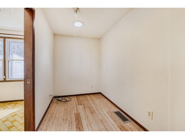 12706 Se LONG St, Portland, OR 97236