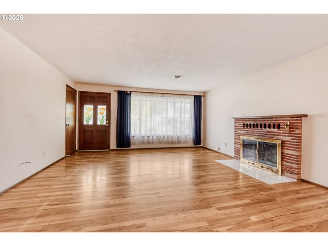 12706 Se LONG St, Portland, OR 97236