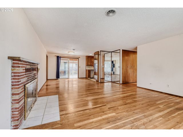 12706 Se LONG St, Portland, OR 97236