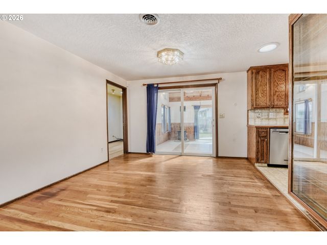 12706 Se LONG St, Portland, OR 97236