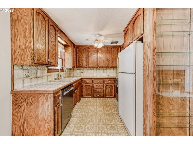 12706 Se LONG St, Portland, OR 97236