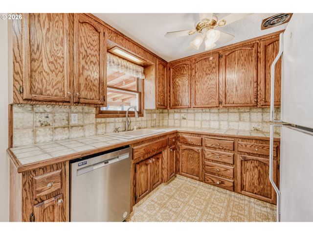 12706 Se LONG St, Portland, OR 97236