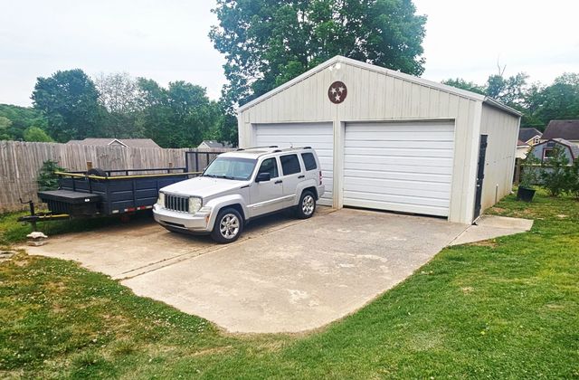 73 Three Point Cir, Mcminnville, TN 37110