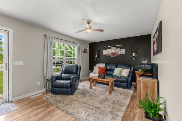 73 Three Point Cir, Mcminnville, TN 37110