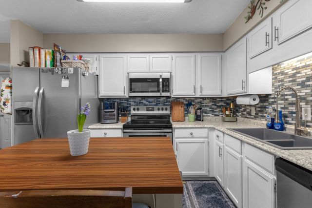 73 Three Point Cir, Mcminnville, TN 37110