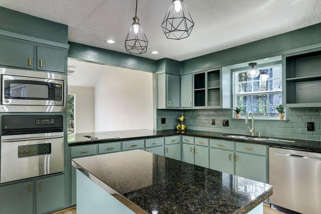 138 S Timber Top Drive, The Woodlands, TX 77380