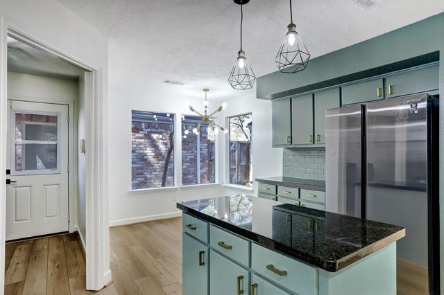138 S Timber Top Drive, The Woodlands, TX 77380