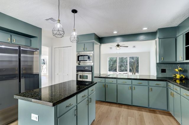 138 S Timber Top Drive, The Woodlands, TX 77380