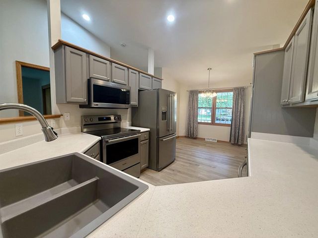 4333 Fieldcrest Drive, Janesville, WI 53546