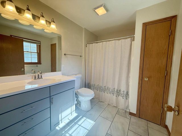 4333 Fieldcrest Drive, Janesville, WI 53546