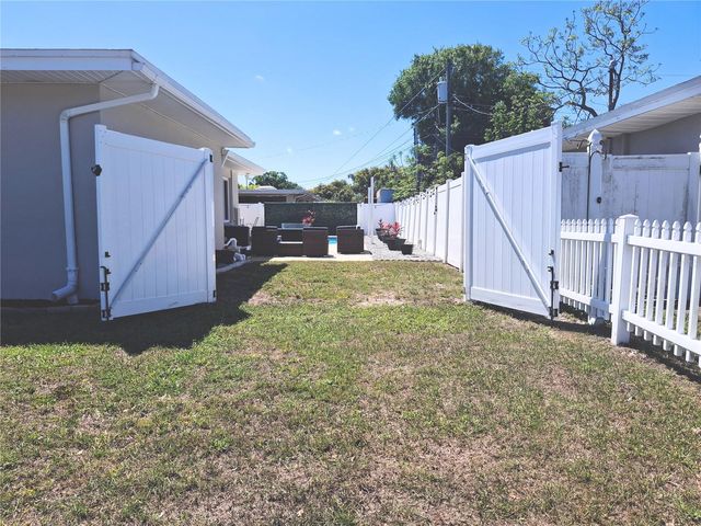 1475 CANTERBURY DRIVE, Clearwater, FL 33756