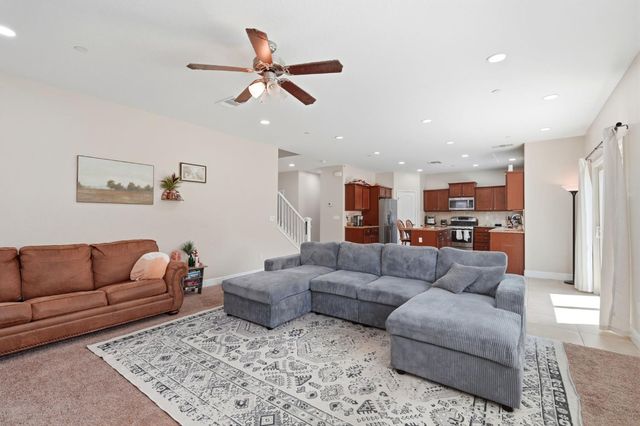 6184 E Pontiac Way, Fresno, CA 93727