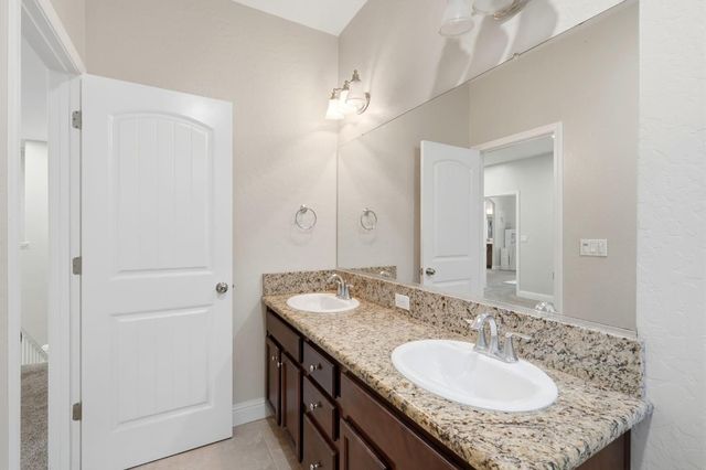 6184 E Pontiac Way, Fresno, CA 93727