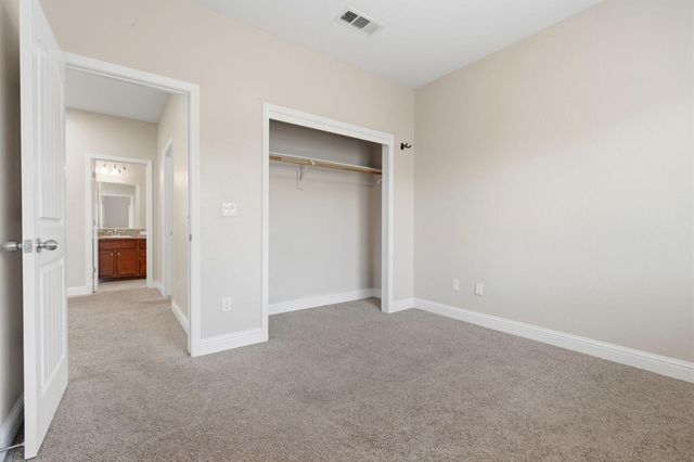 6184 E Pontiac Way, Fresno, CA 93727