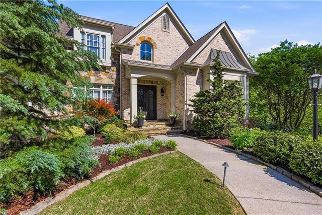 215 Sherwood Pass, Roswell, GA 30075