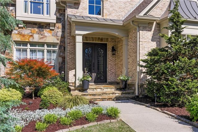 215 Sherwood Pass, Roswell, GA 30075