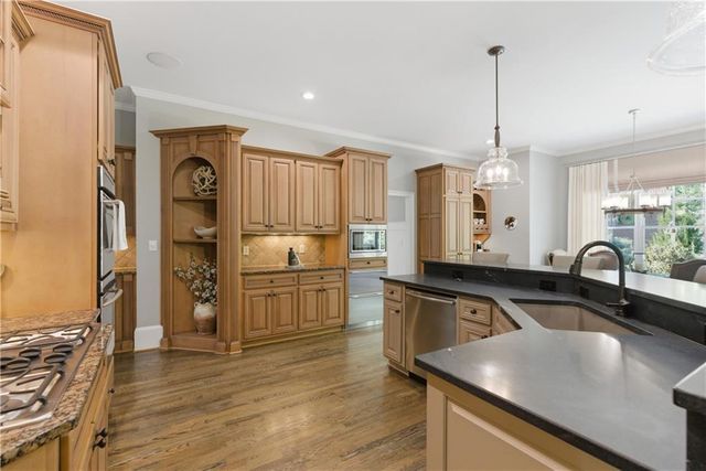 215 Sherwood Pass, Roswell, GA 30075