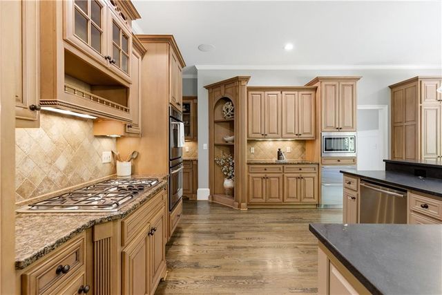 215 Sherwood Pass, Roswell, GA 30075