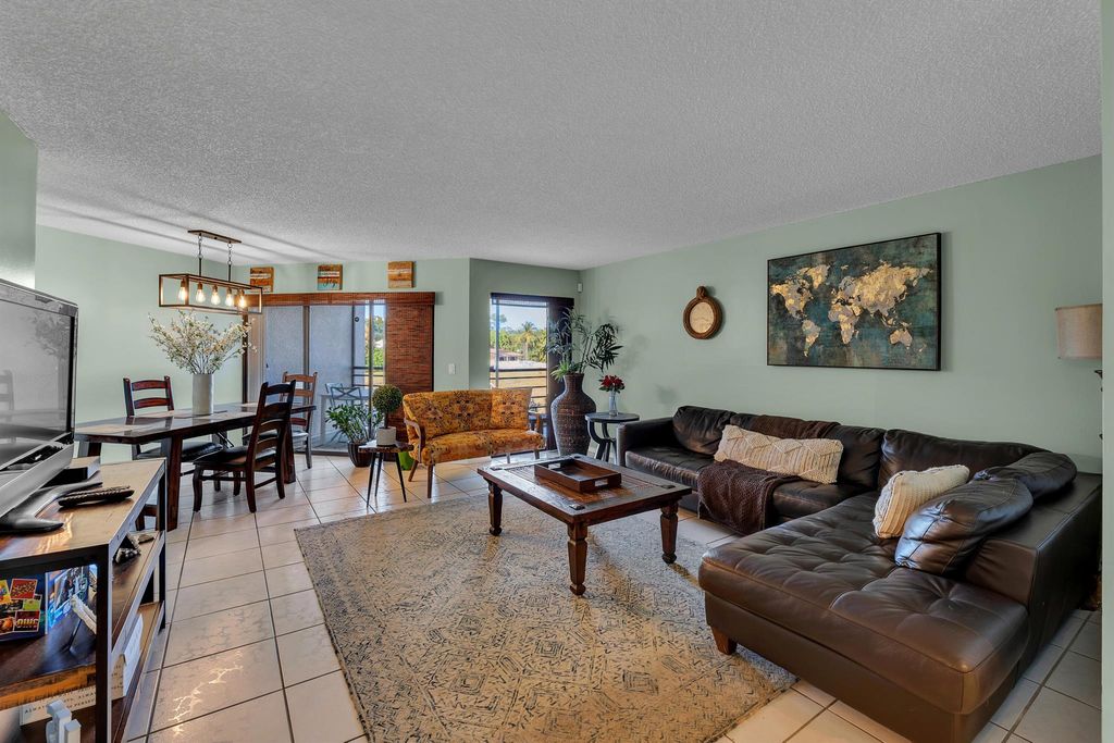 5650 Camino Del Sol 205, Boca Raton, FL 33433