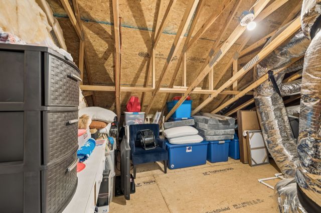 610 Whirlaway Dr, Burns, TN 37029