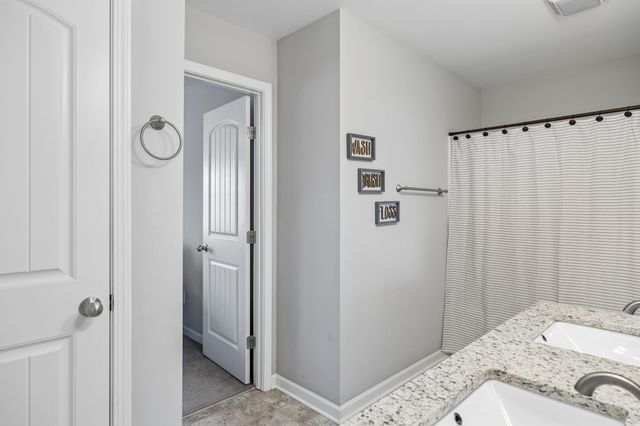 610 Whirlaway Dr, Burns, TN 37029