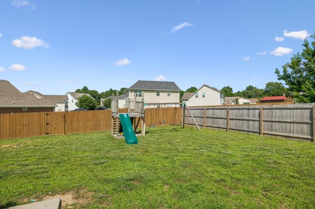 610 Whirlaway Dr, Burns, TN 37029