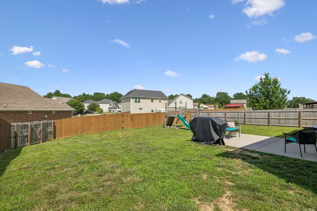 610 Whirlaway Dr, Burns, TN 37029