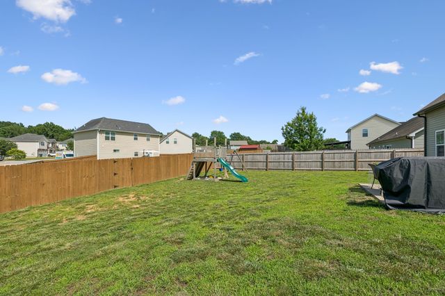 610 Whirlaway Dr, Burns, TN 37029