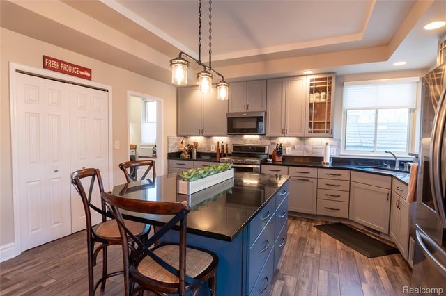 15861 Humphrey Street, Southgate, MI 48195