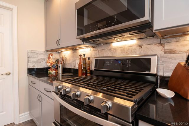 15861 Humphrey Street, Southgate, MI 48195