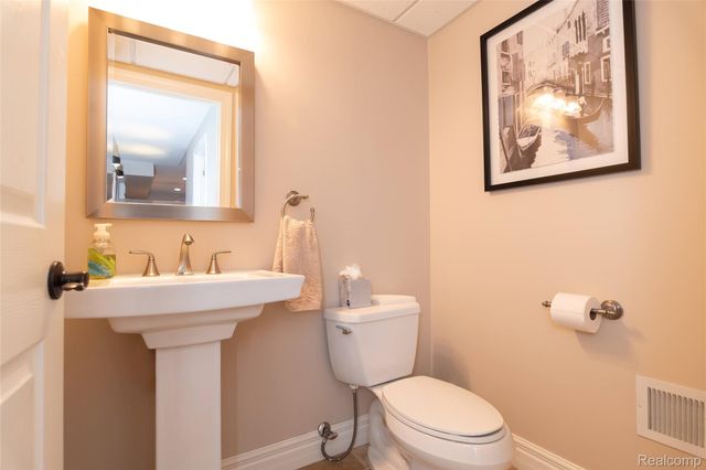 15861 Humphrey Street, Southgate, MI 48195