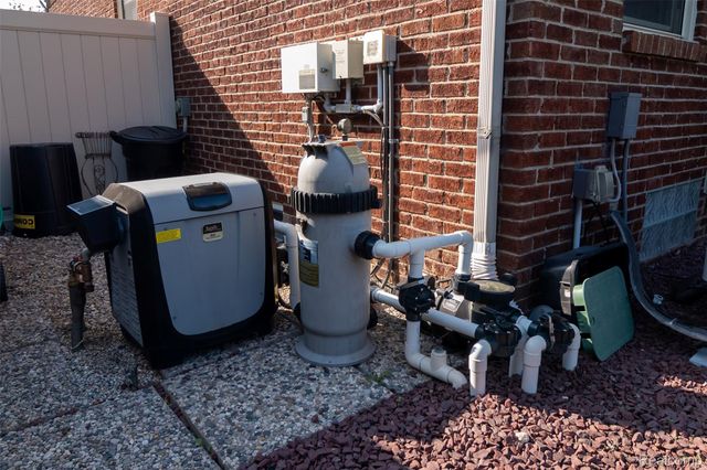 15861 Humphrey Street, Southgate, MI 48195