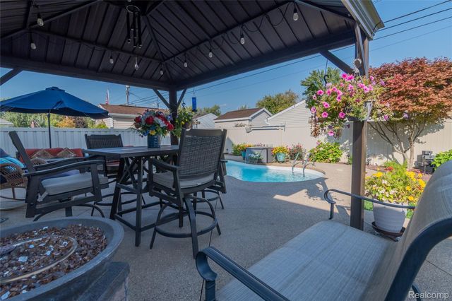 15861 Humphrey Street, Southgate, MI 48195